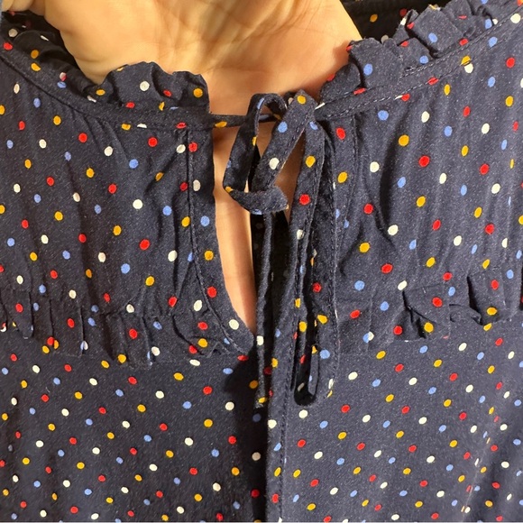 Adorable Talbots Petite medium navy polka dot blouse, small ruffles, flowy - Picture 5 of 9
